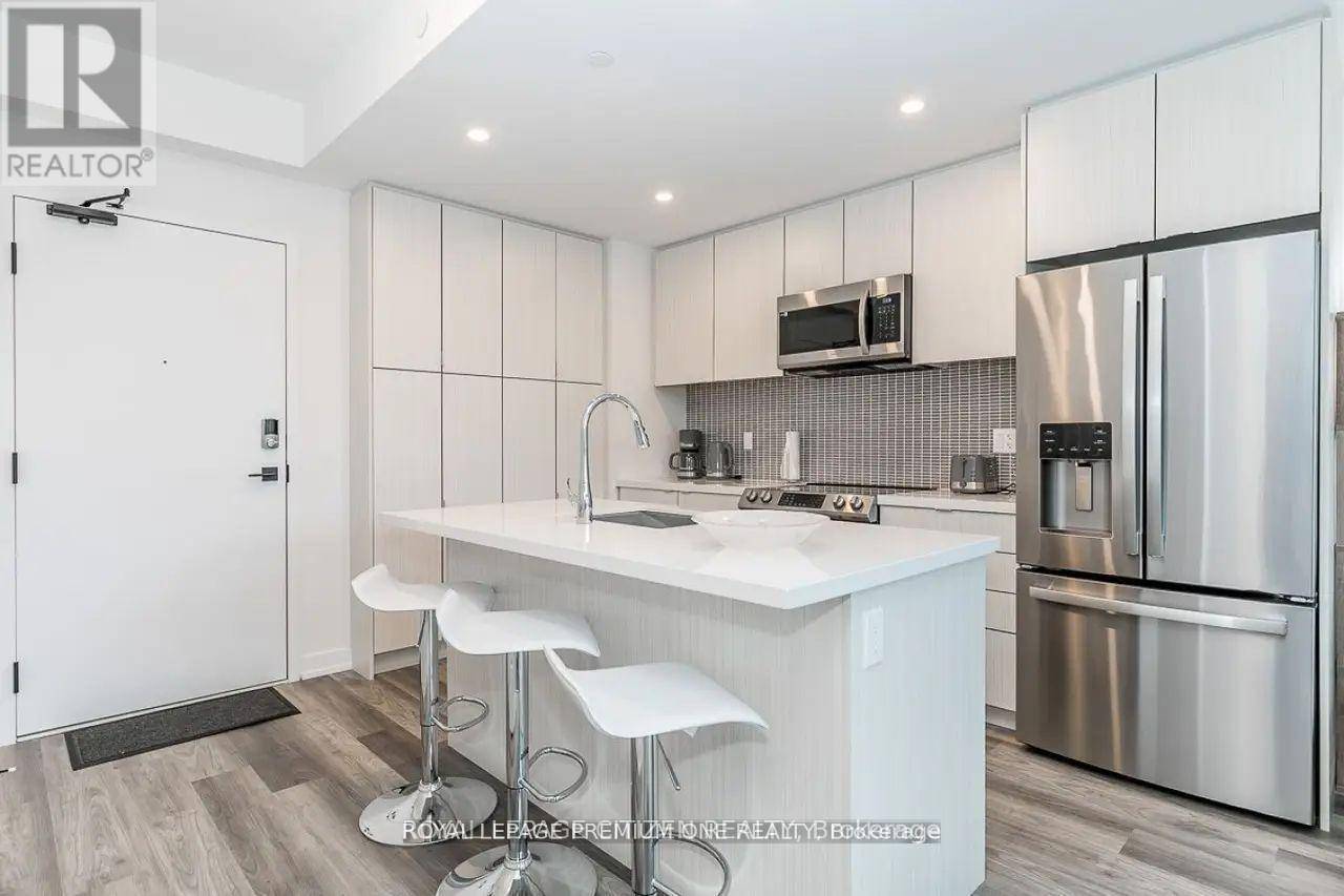 Innisfil, ON L9S0R5,415 Sea Ray AVE #306