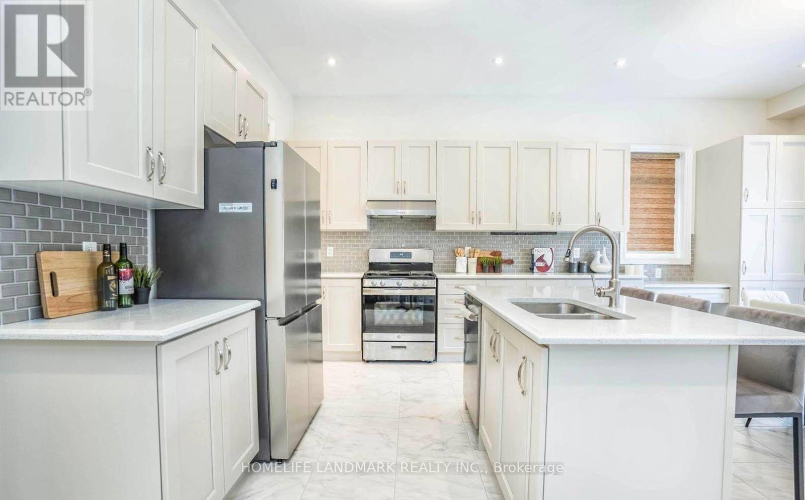 Whitchurch-stouffville (ballantrae), ON L4A4X1,12 CARLINDS CRESCENT