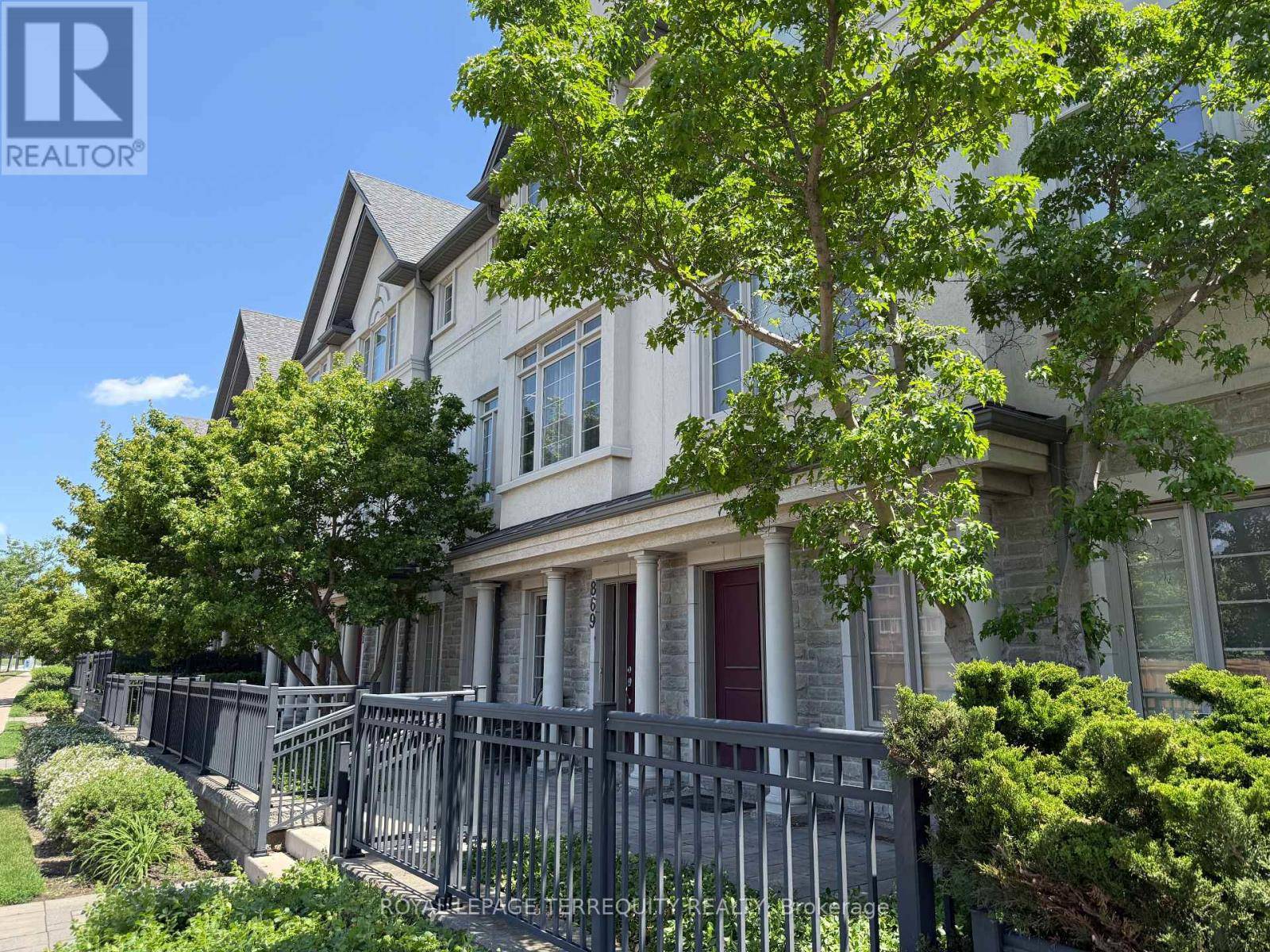 Vaughan (beverley Glen), ON L4J0G8,871 New Westminster DR #25