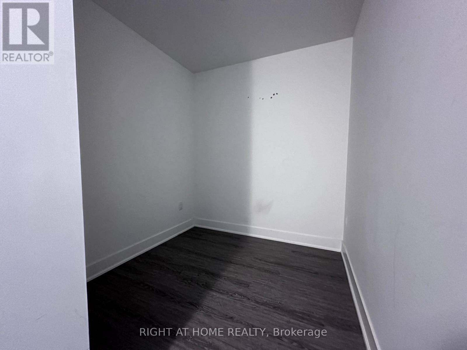 Newmarket (central Newmarket), ON L3Y0G7,185 Deerfield RD #015