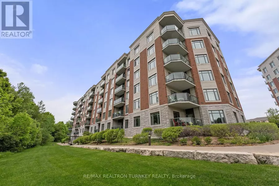 420 William Graham DR #221, Aurora, ON L4G1X4