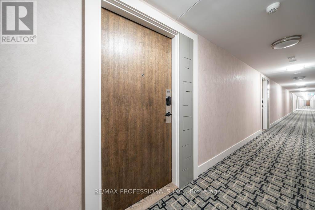 Vaughan, ON L6A5B9,100 Eagle Rock WAY #1011