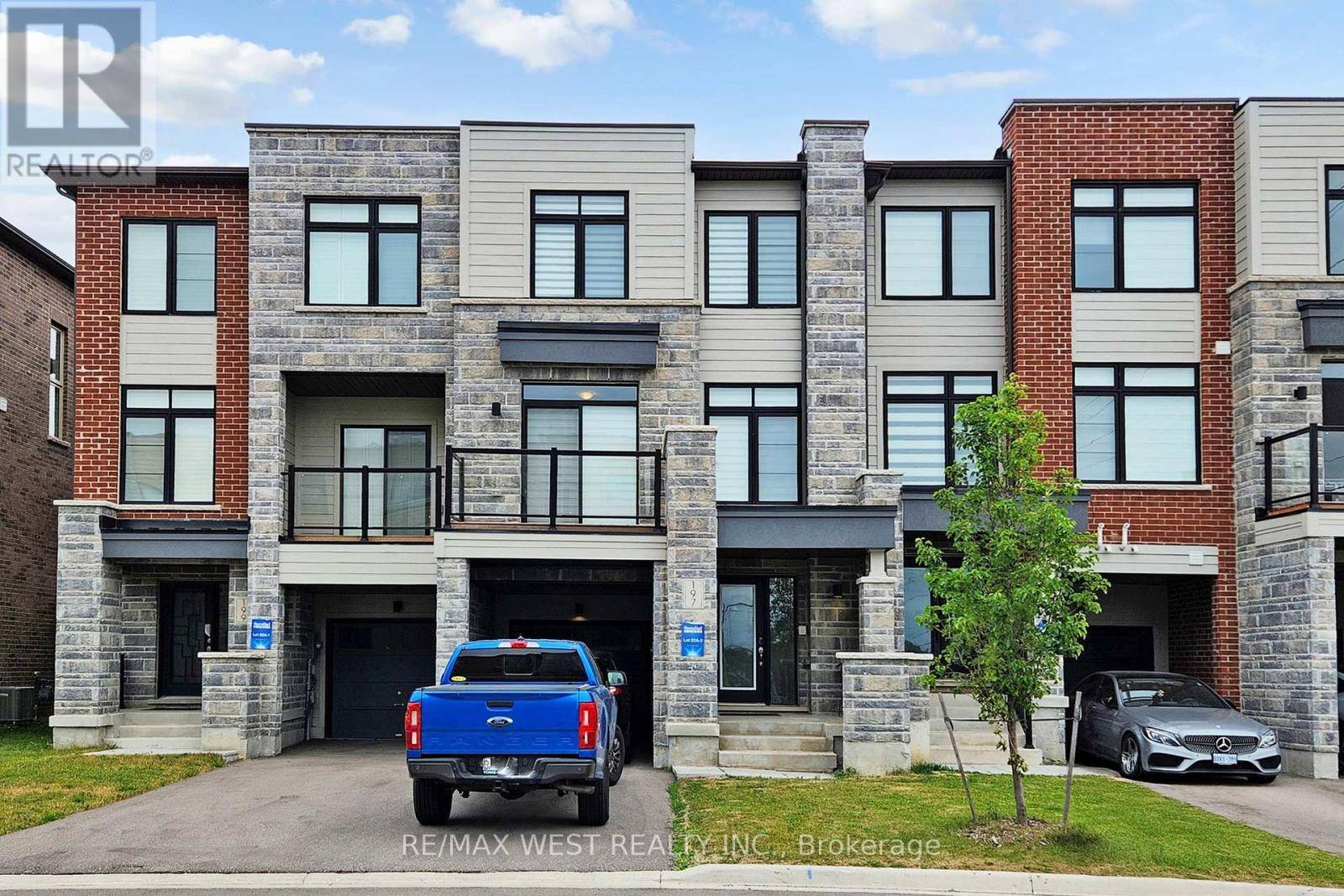 197 VANTAGE LOOP, Newmarket (woodland Hill), ON L3X0L3