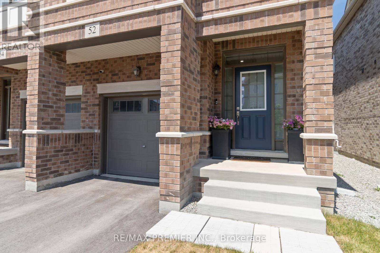 Bradford West Gwillimbury (bradford), ON L3Z4P3,52 MONTROSE BOULEVARD