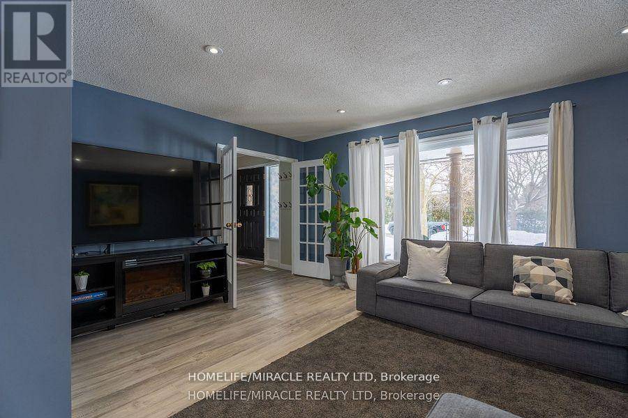 Whitchurch-stouffville (stouffville), ON L4A4S2,104 STUART STREET