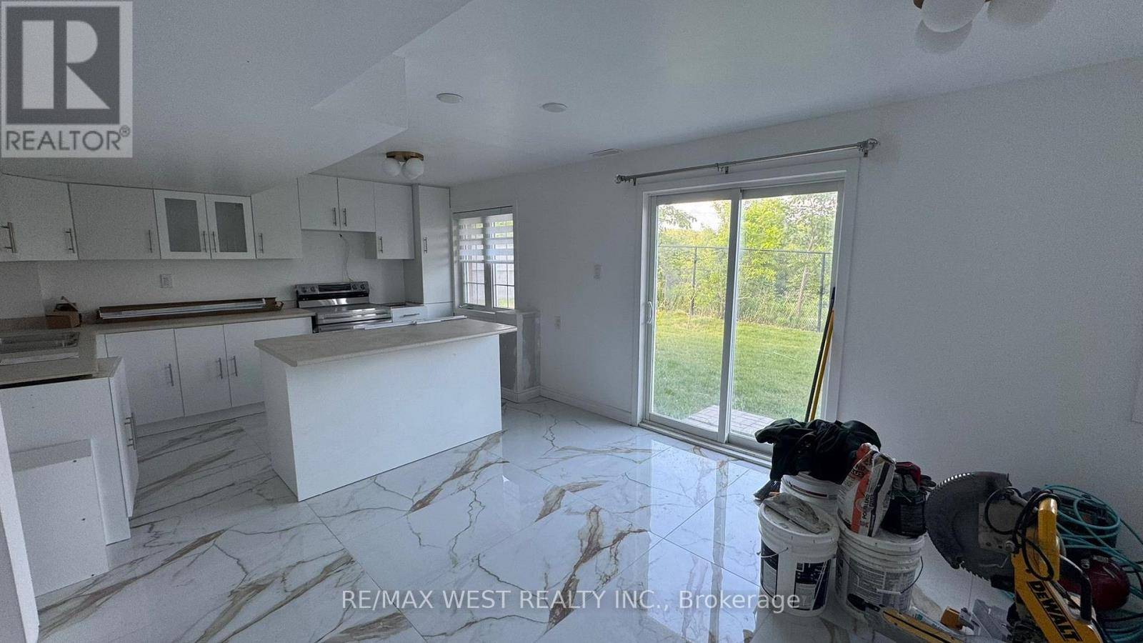 New Tecumseth (tottenham), ON L0G1W0,25 MCKAY AVENUE
