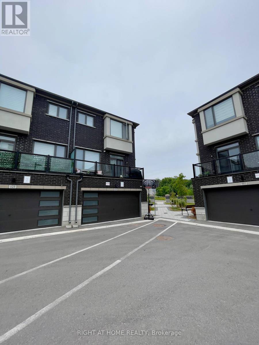 Vaughan (patterson), ON L6A5C4,125 CRIMSON FOREST DRIVE
