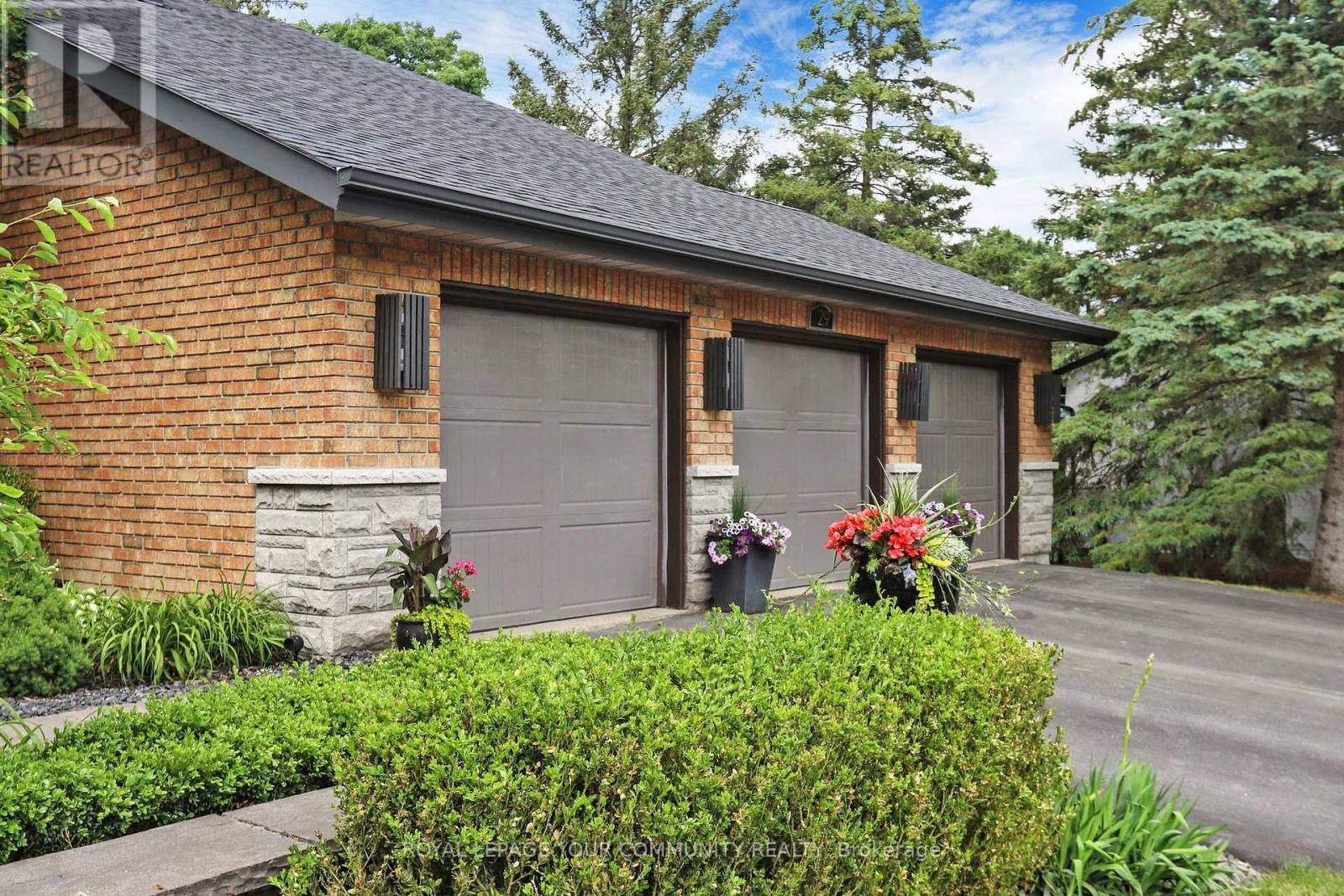 King (king City), ON L7B1C3,29 CURTIS CRESCENT