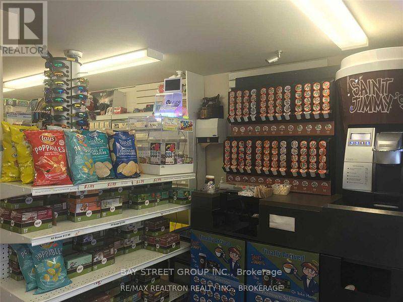 Newmarket (gorham-college Manor), ON L3Y1X3,695 SRIGLEY STREET