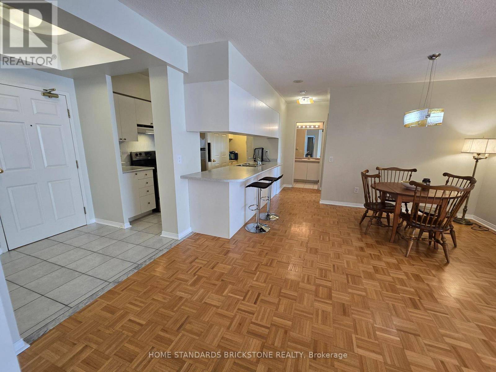 7398 Yonge ST #220, Vaughan (crestwood-springfarm-yorkhill), ON L4J8J2