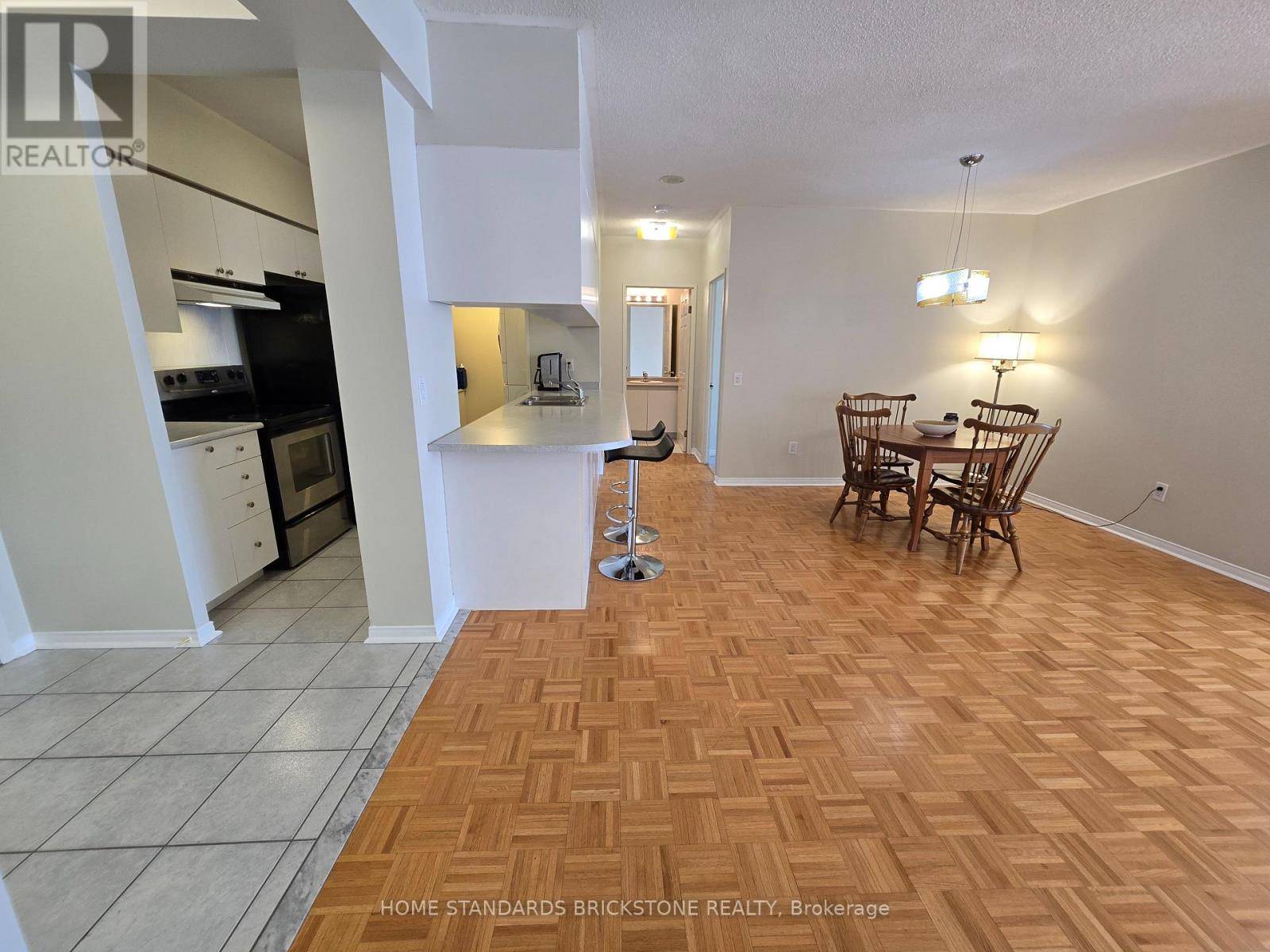 Vaughan (crestwood-springfarm-yorkhill), ON L4J8J2,7398 Yonge ST #220