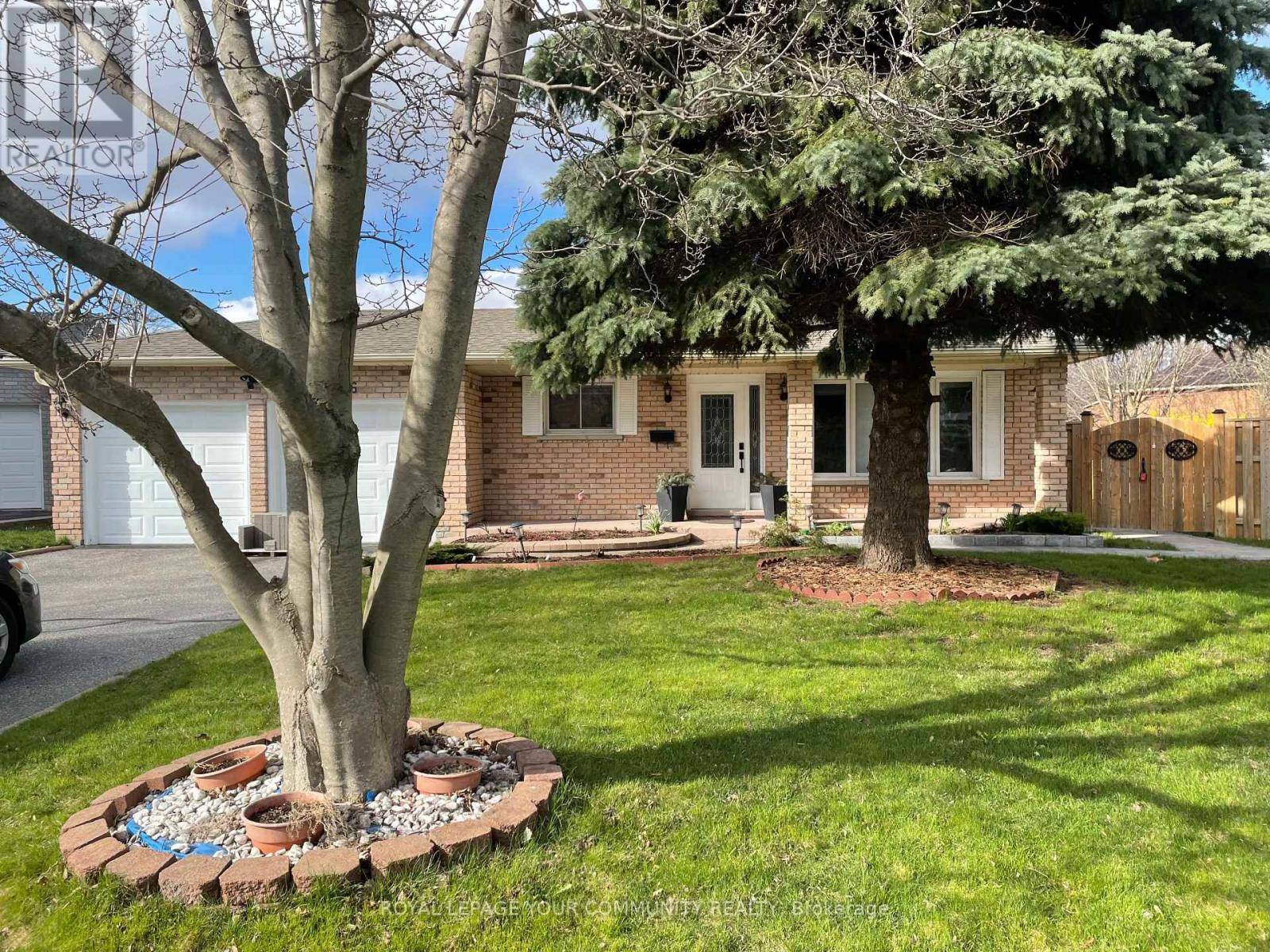 96 CARDINAL CRESCENT, Newmarket (bristol-london), ON L3Y5Y6