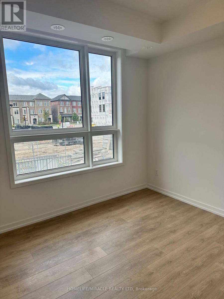 Newmarket (glenway Estates), ON L3Y0H5,26 Lytham Green CIR South #13
