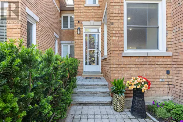 Vaughan (crestwood-springfarm-yorkhill), ON L4J7P5,135 BROWNSTONE CIRCLE