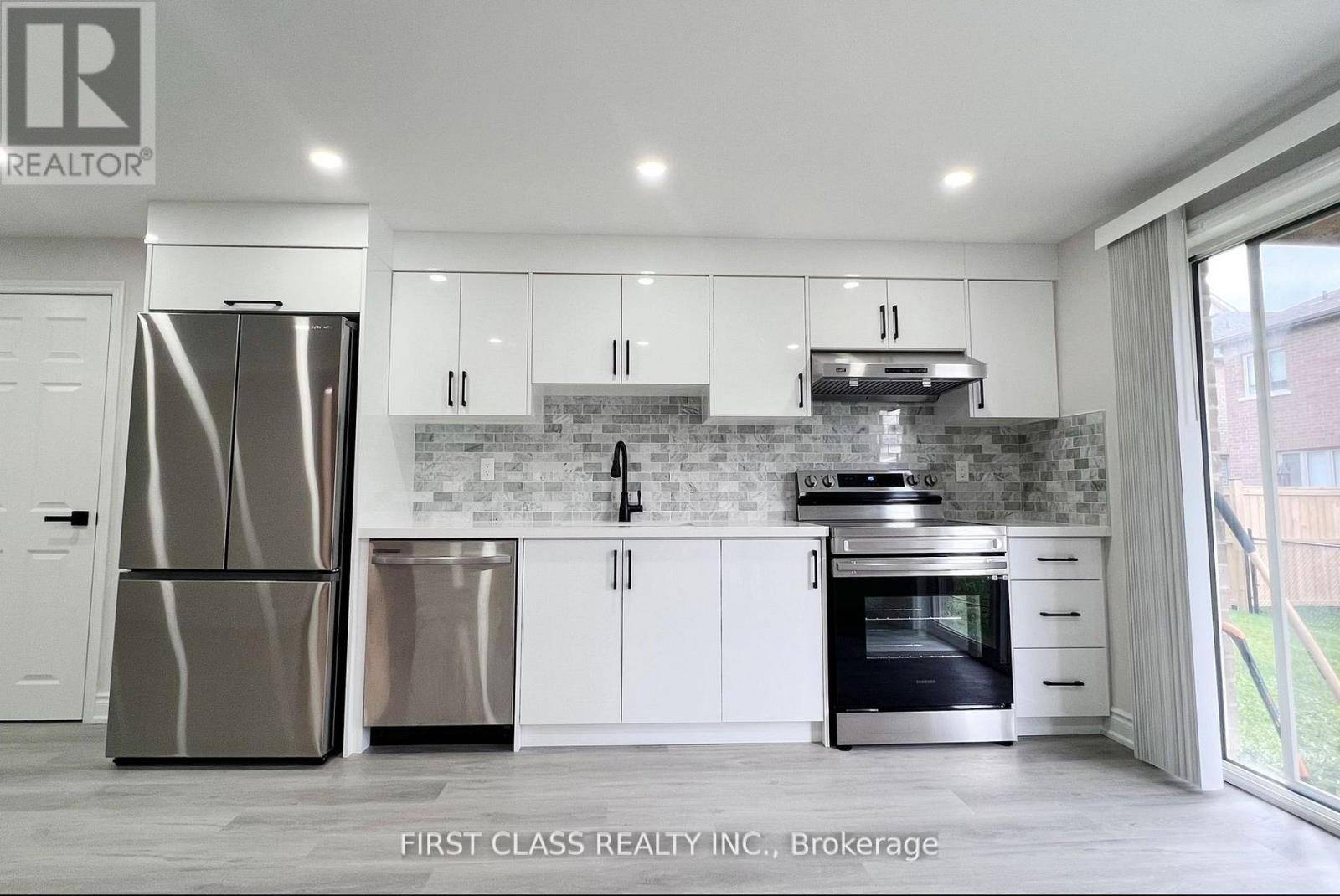8 Eastgrove SQ #bsmt, East Gwillimbury, ON L9N0R3
