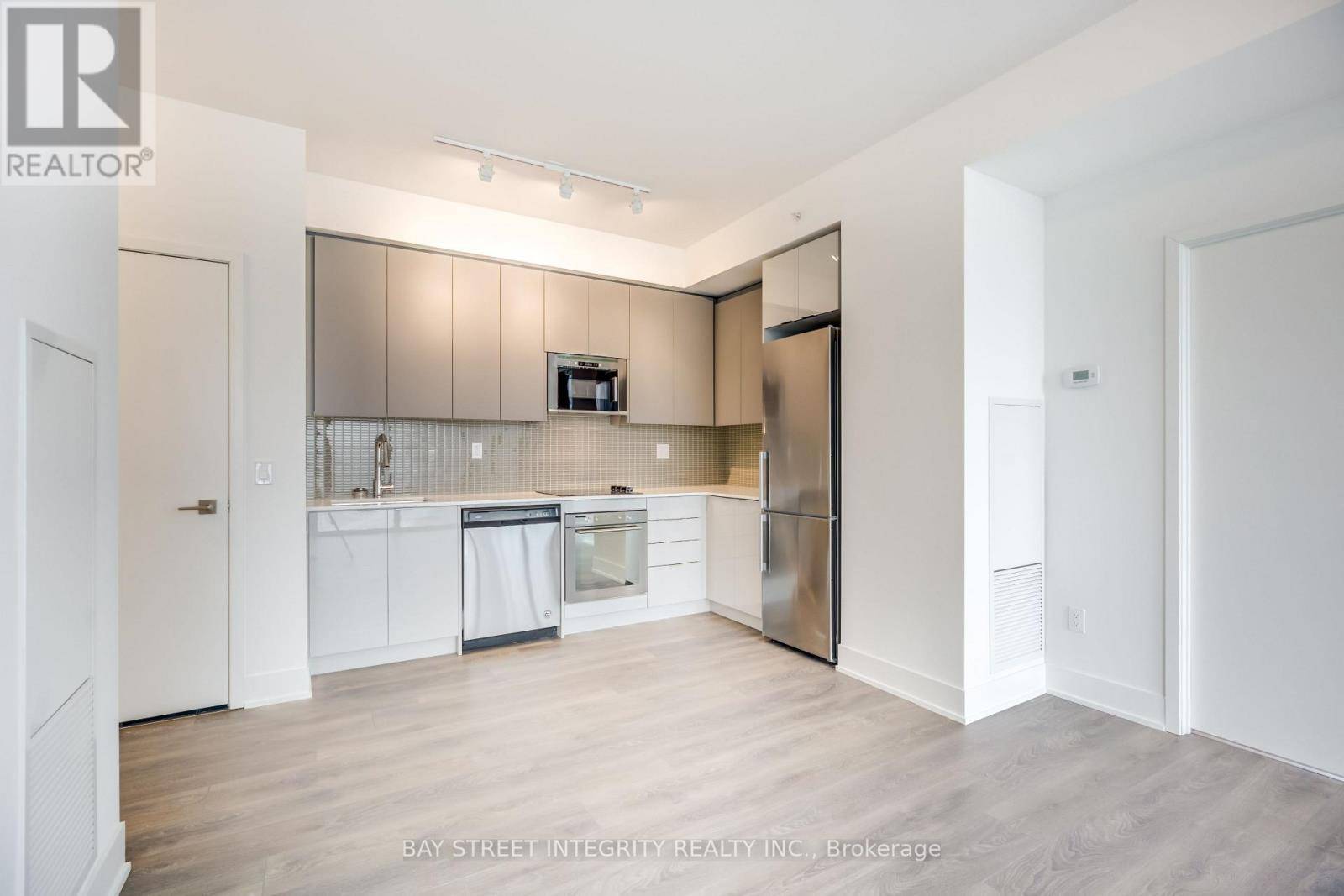 Vaughan (concord), ON L4K0K5,2908 Highway 7 RD #1602