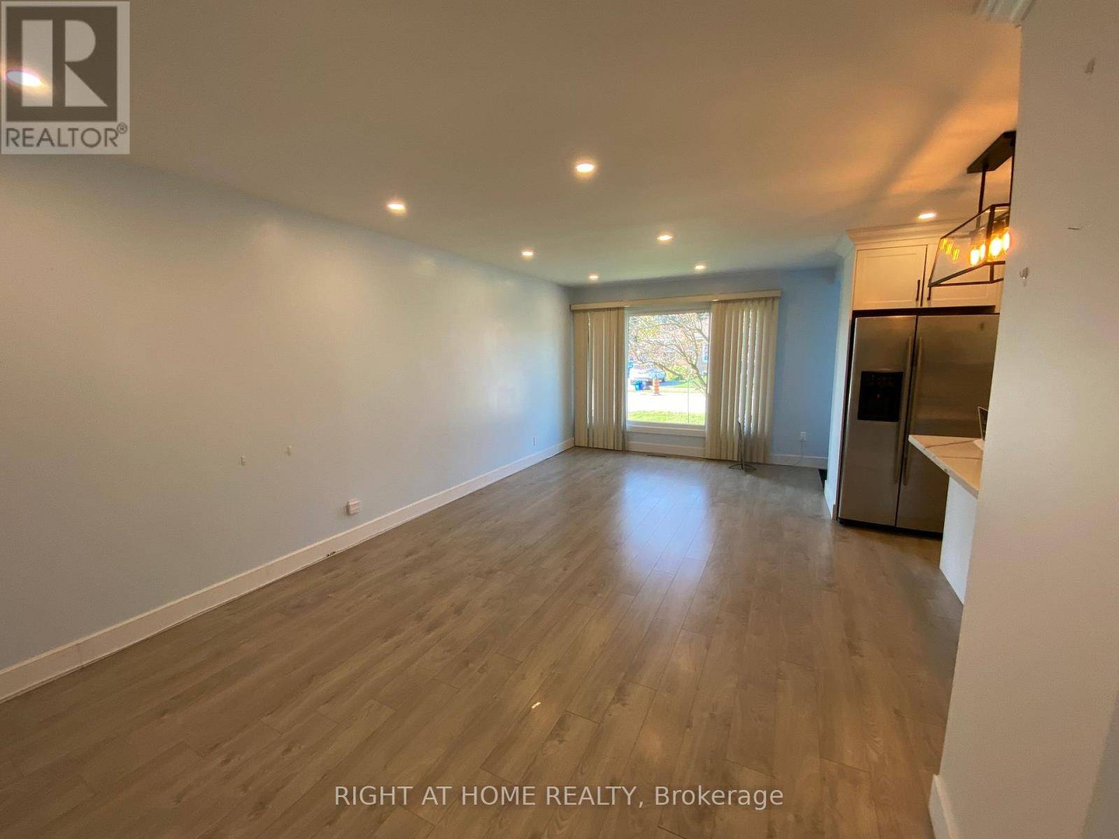 Newmarket (bristol-london), ON L3Y2T6,112 Walter AVE #Main