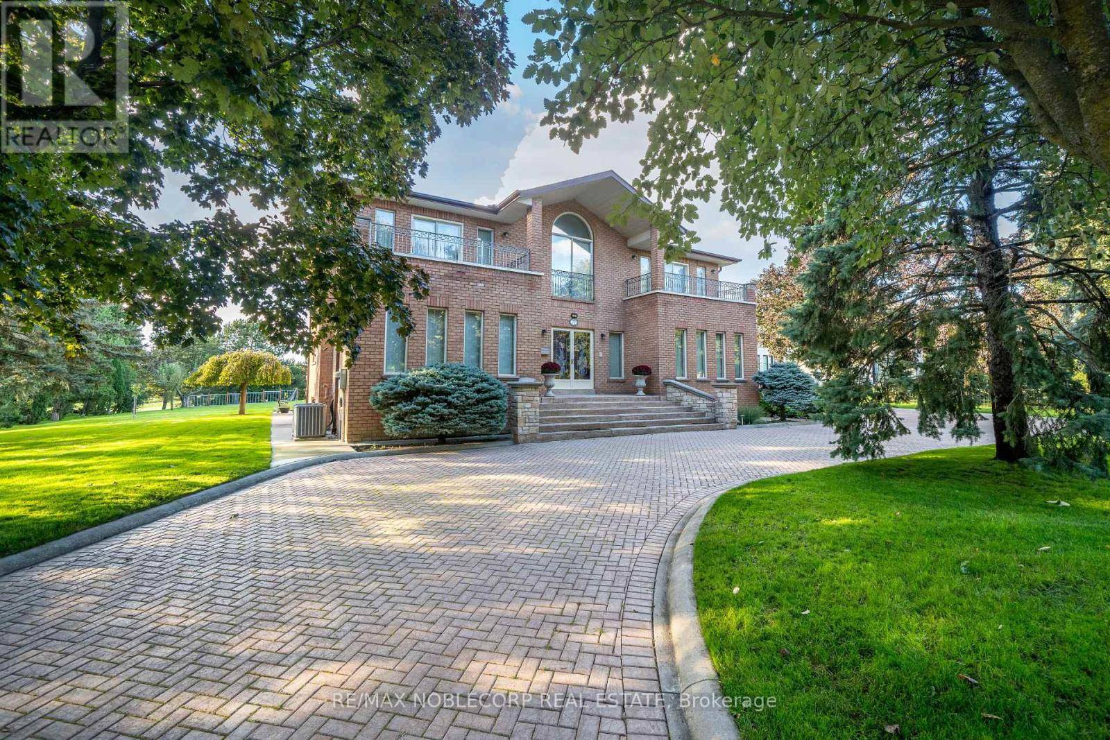Vaughan (east Woodbridge), ON L4L3R9,72 BALDING BOULEVARD