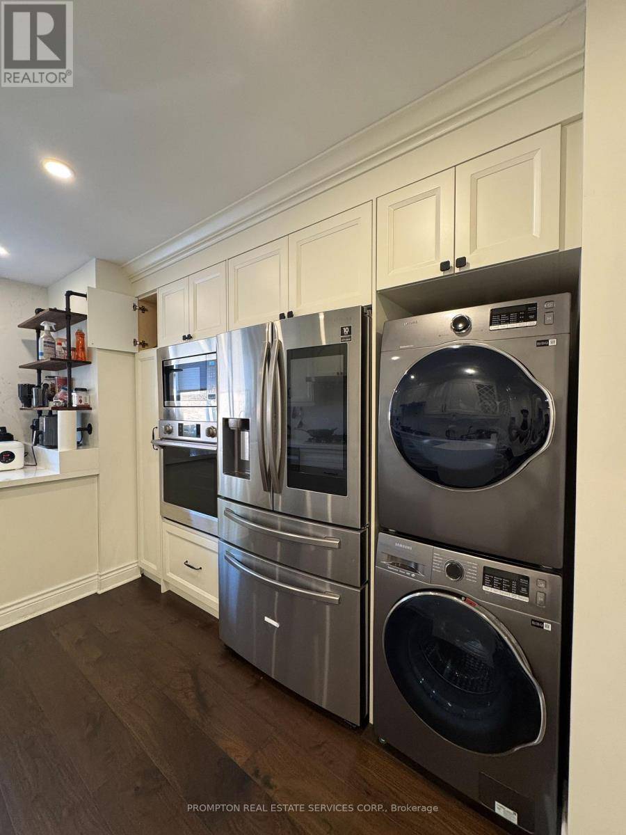 Richmond Hill (crosby), ON L4C2Y8,302 Skopit RD #UPPER