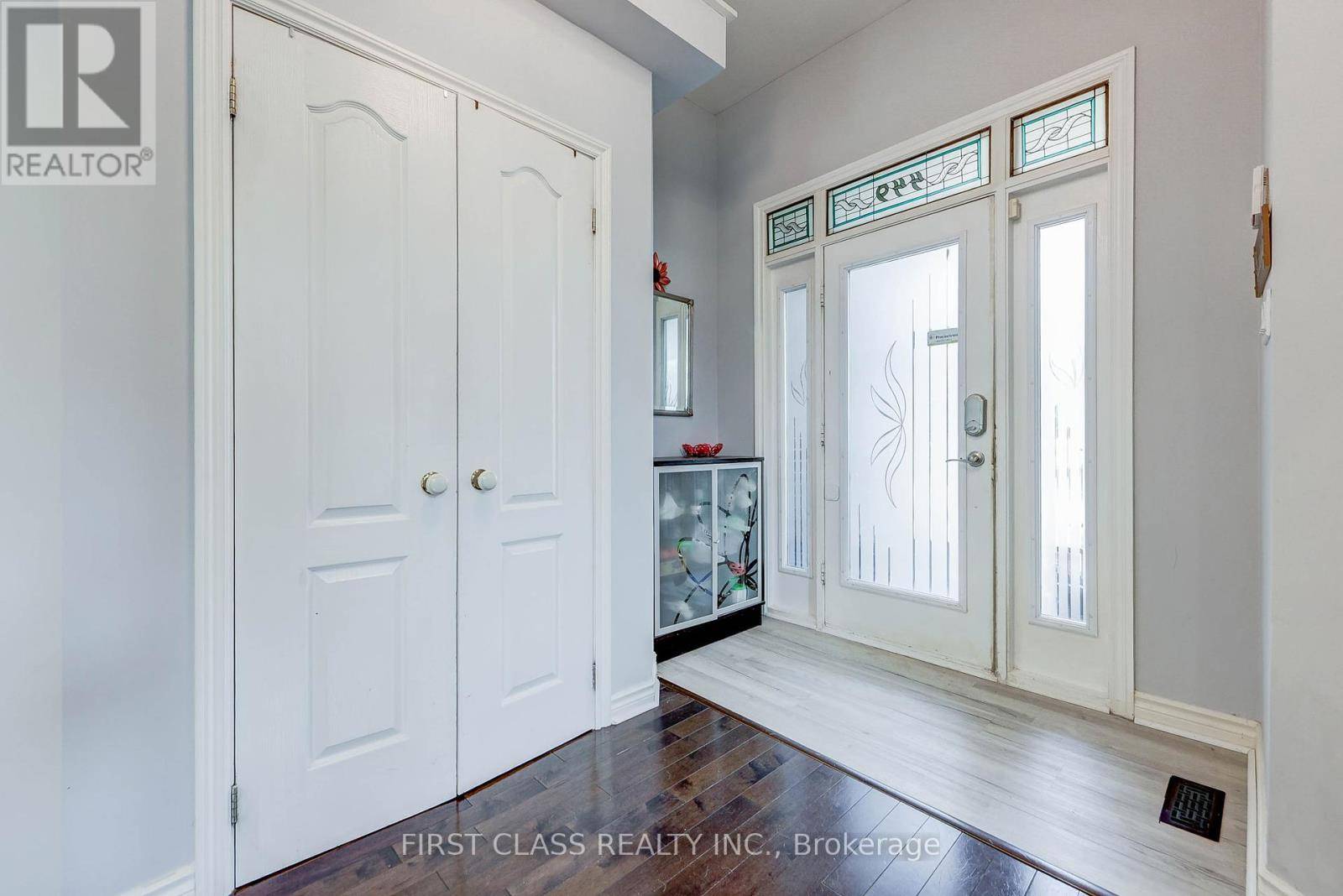 Newmarket (glenway Estates), ON L3X1C3,449 ALEX DONER DRIVE
