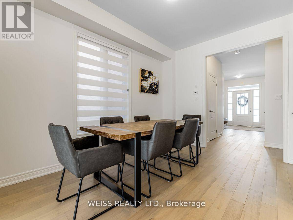 East Gwillimbury (mt Albert), ON L0G1M0,33 FREDERICK TAYLOR WAY