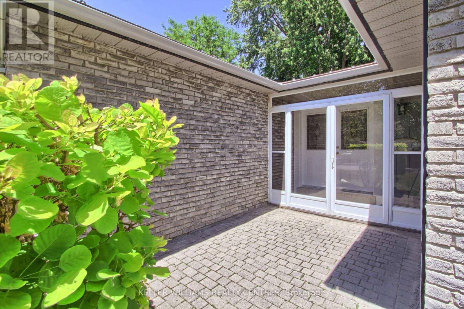 Newmarket (huron Heights-leslie Valley), ON L3Y3B9,871 ELGIN STREET