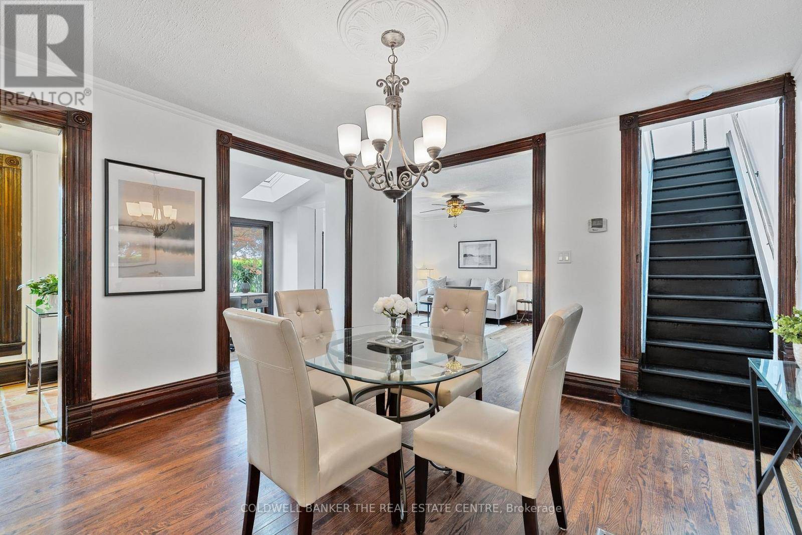 Newmarket (central Newmarket), ON L3Y2A1,411 MILLARD AVENUE