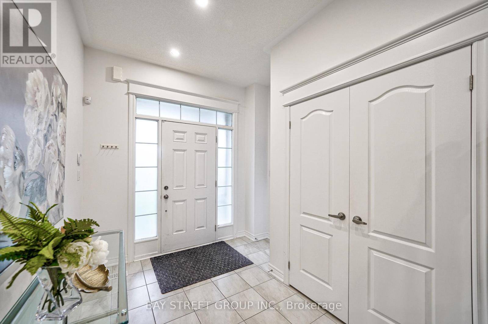 East Gwillimbury (sharon), ON L9N0R3,9 ROBERT BALDWIN BOULEVARD