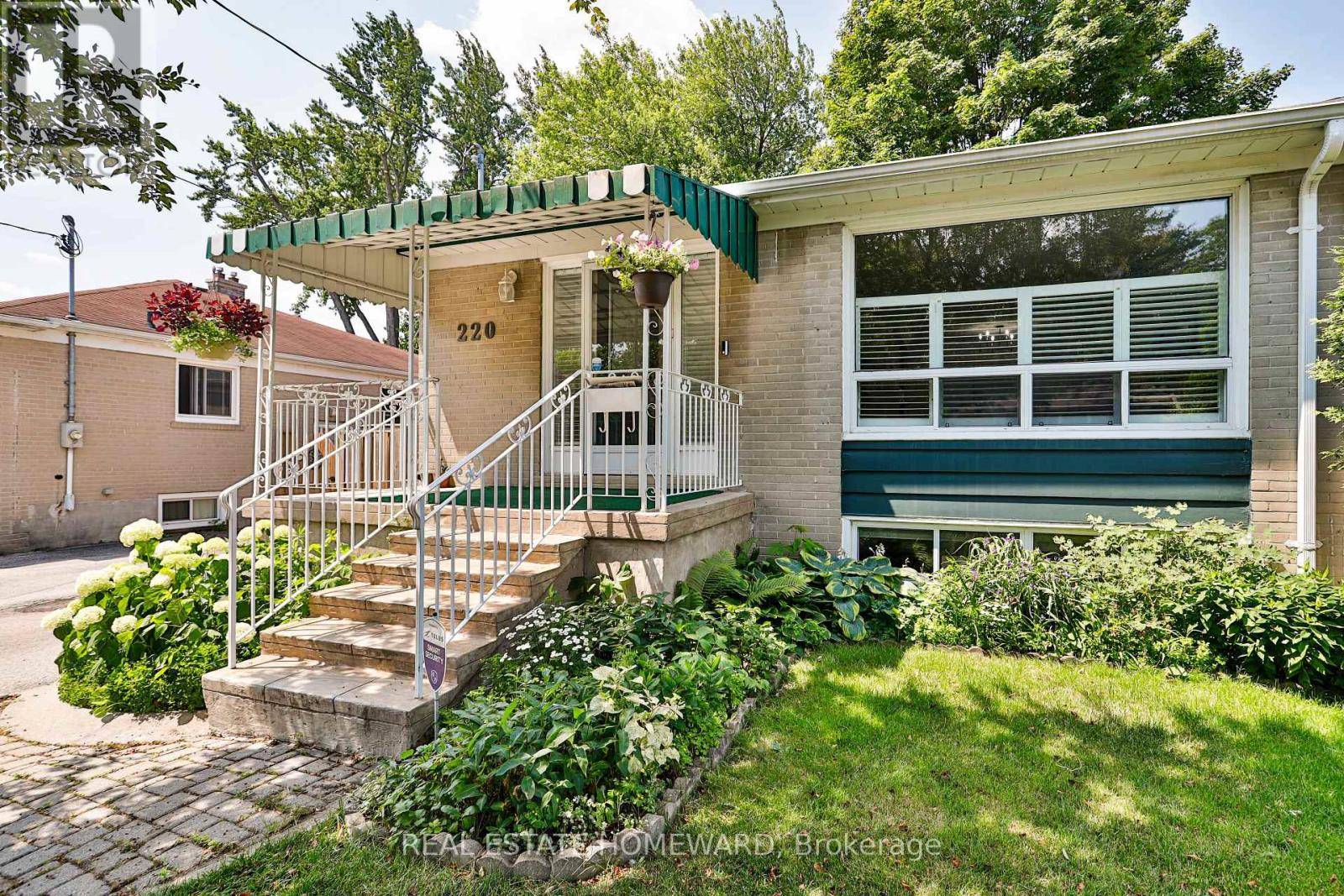 Richmond Hill (crosby), ON L4C3L1,220 NEAL DRIVE