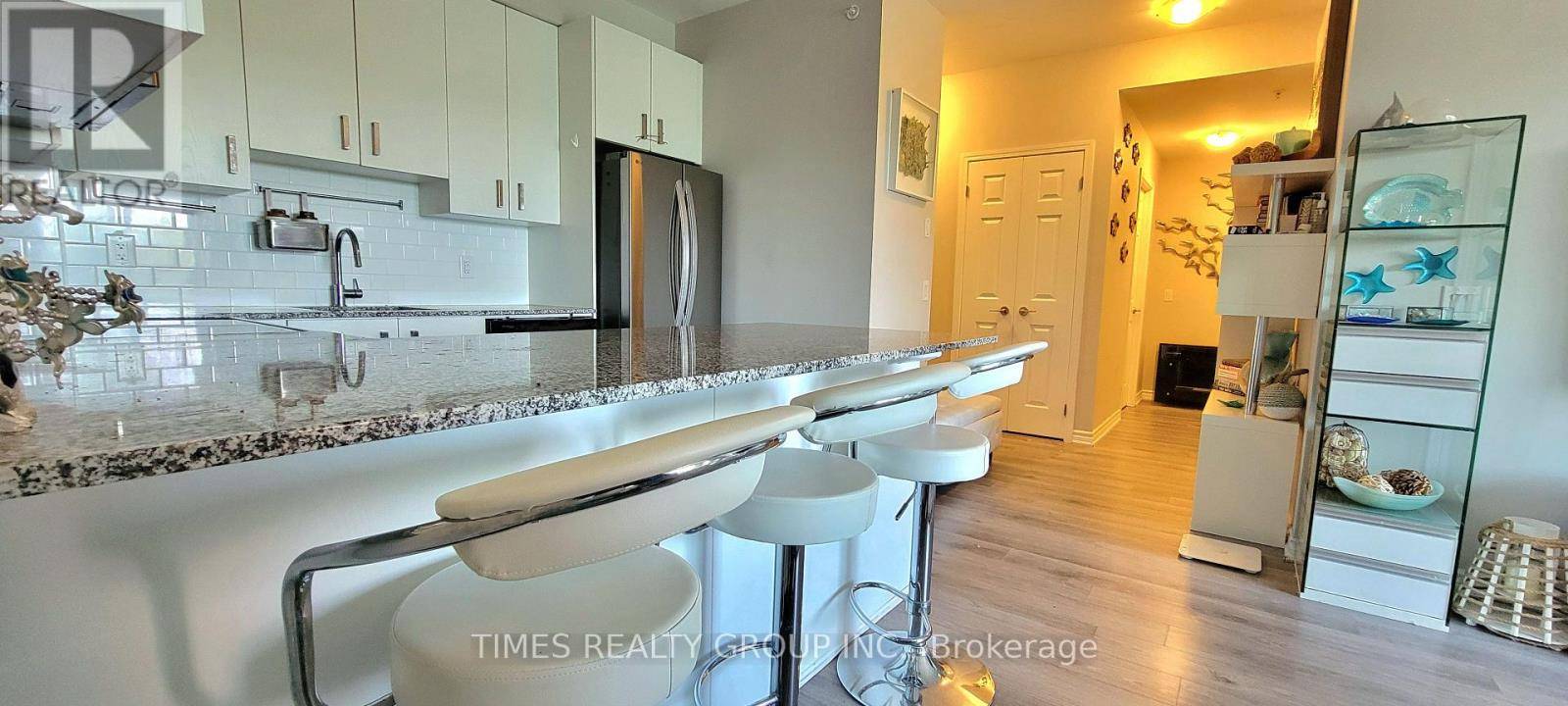 Richmond Hill (westbrook), ON L4E1G2,11611 Yonge ST #301