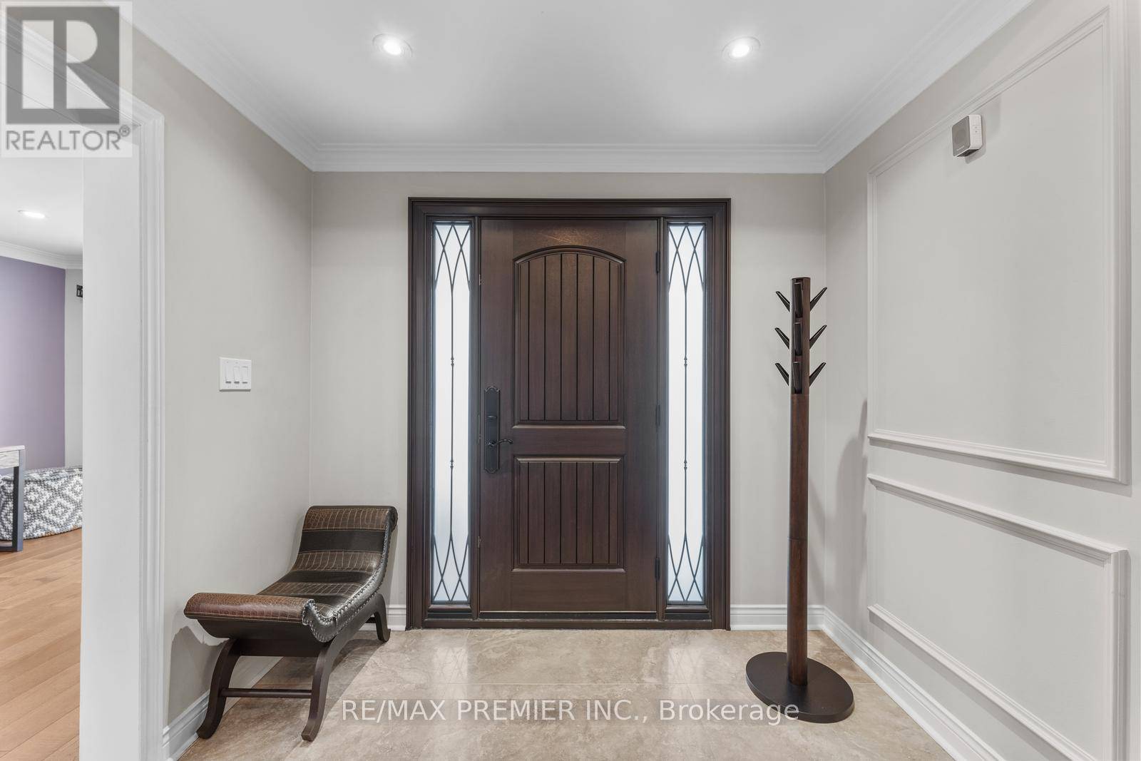 Vaughan (west Woodbridge), ON L4L6S1,19 CLAUDIA AVENUE