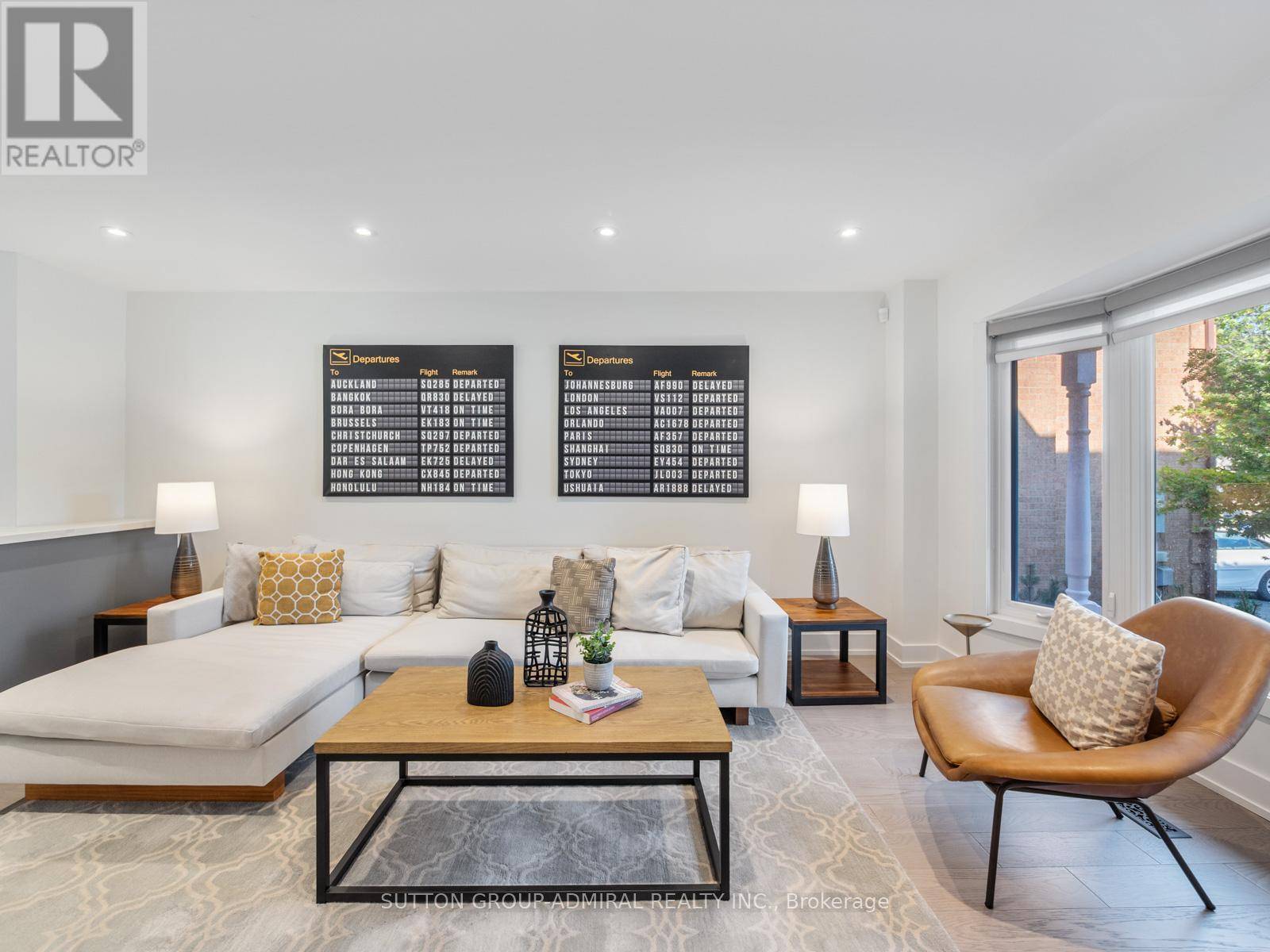 Vaughan (crestwood-springfarm-yorkhill), ON L4J5N8,62 PINEWOOD DRIVE