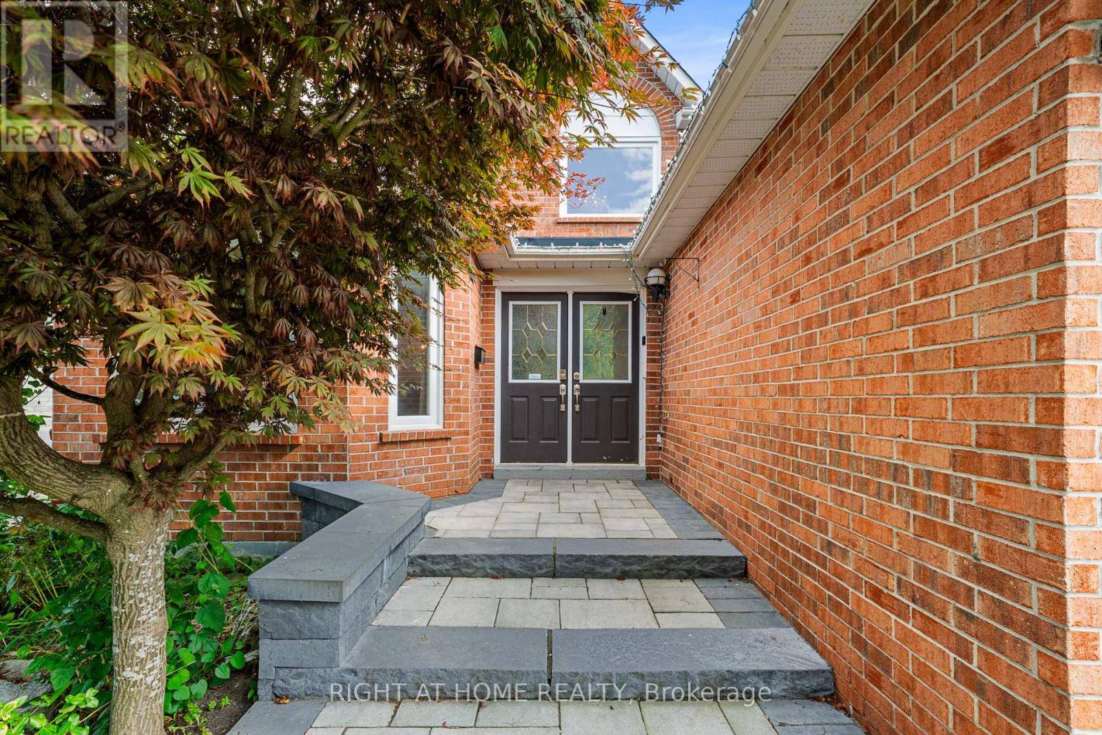 Richmond Hill (westbrook), ON L4C9K4,5 STAVE CRESCENT
