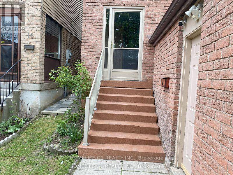 Vaughan (glen Shields), ON L4K2B3,18 LAUREL VALLEY COURT
