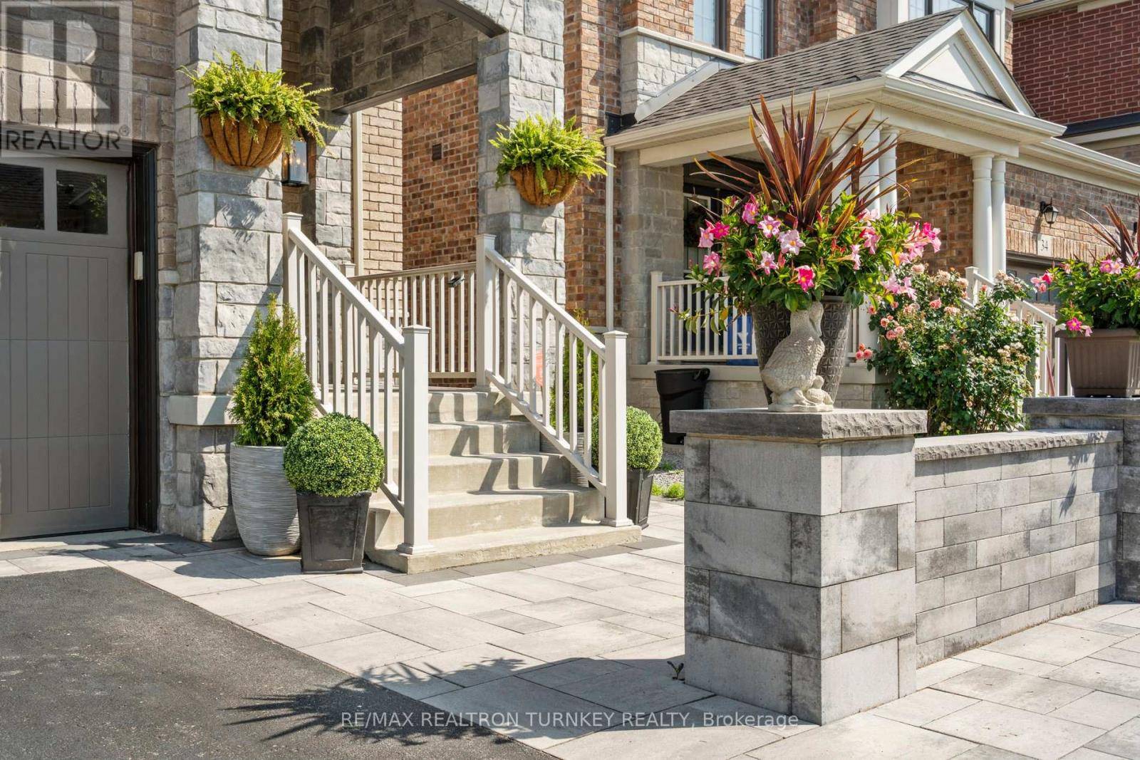 East Gwillimbury (sharon), ON L9N0S5,32 DEER PASS ROAD