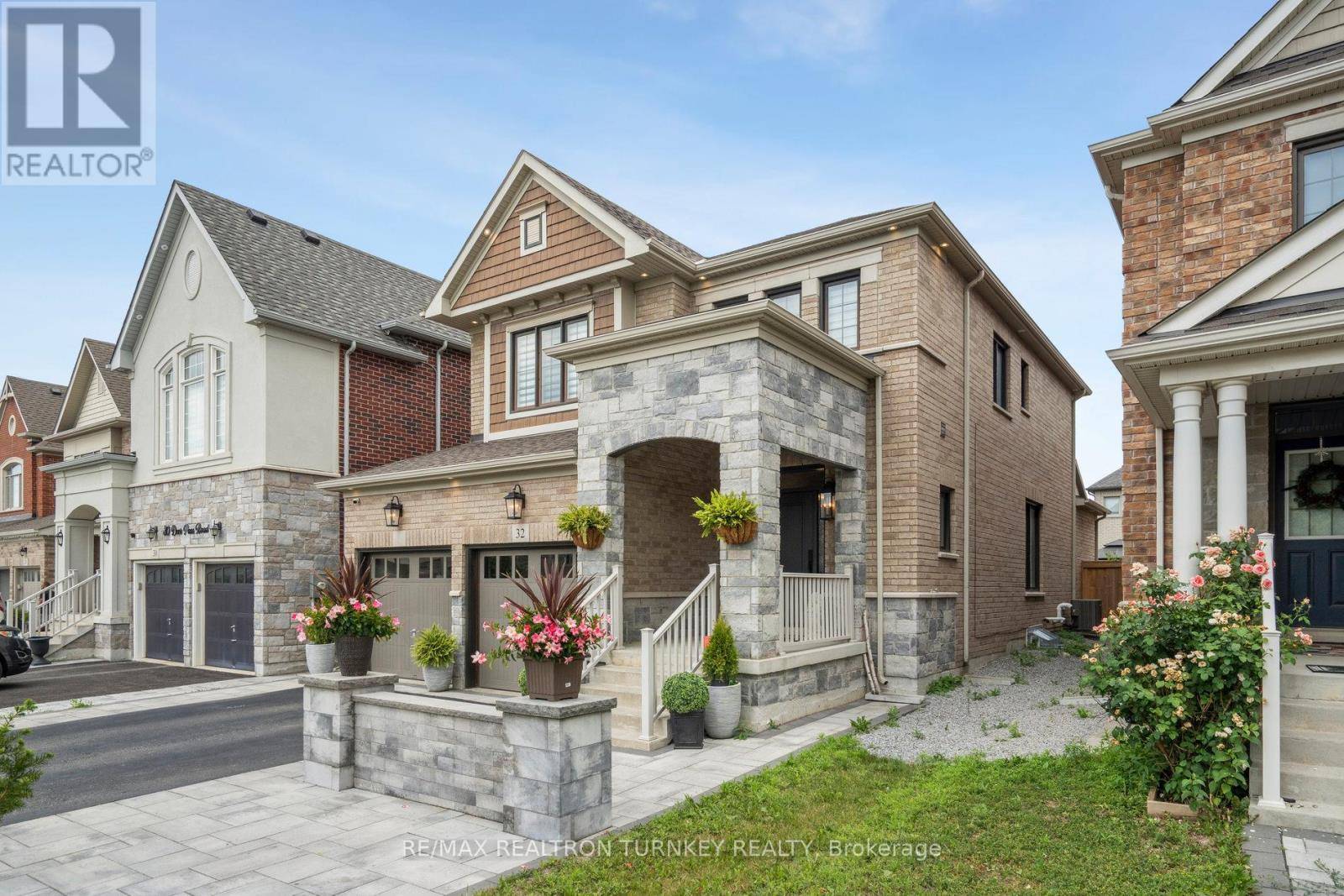 East Gwillimbury (sharon), ON L9N0S5,32 DEER PASS ROAD