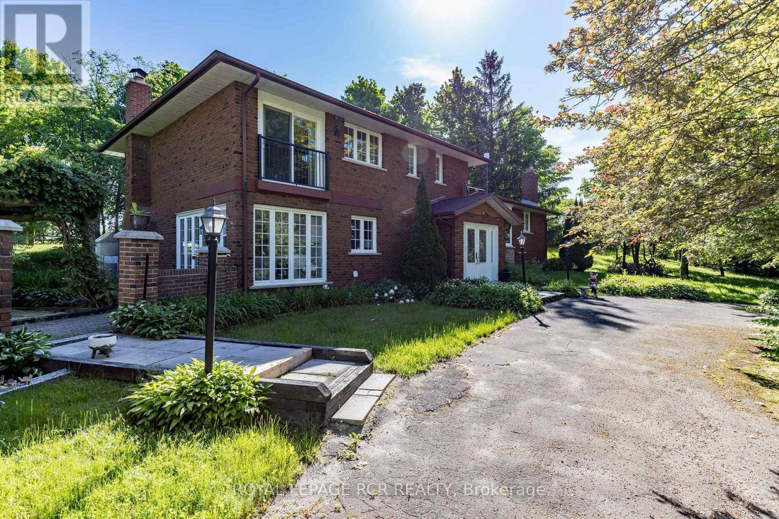 King, ON L3Y4V9,2100 DAVIS DRIVE W