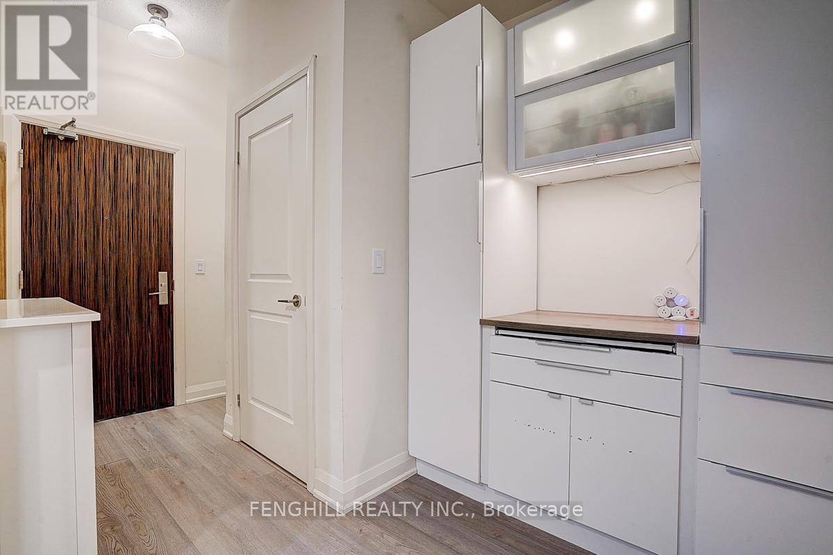 Richmond Hill (doncrest), ON L4B3V1,8763 Bayview AVE #506