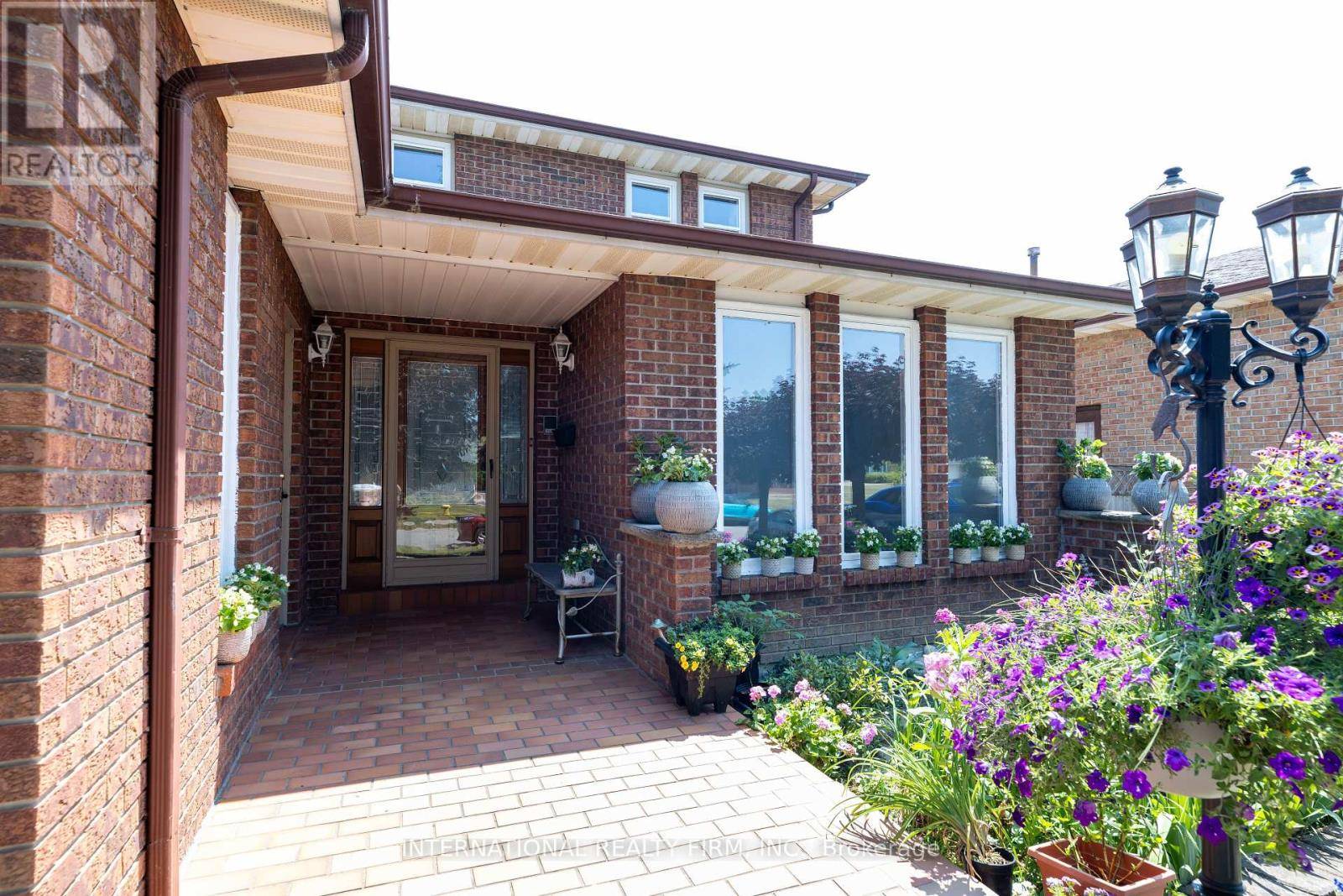 Vaughan (concord), ON L4K2K8,17 SOUTHVIEW DRIVE