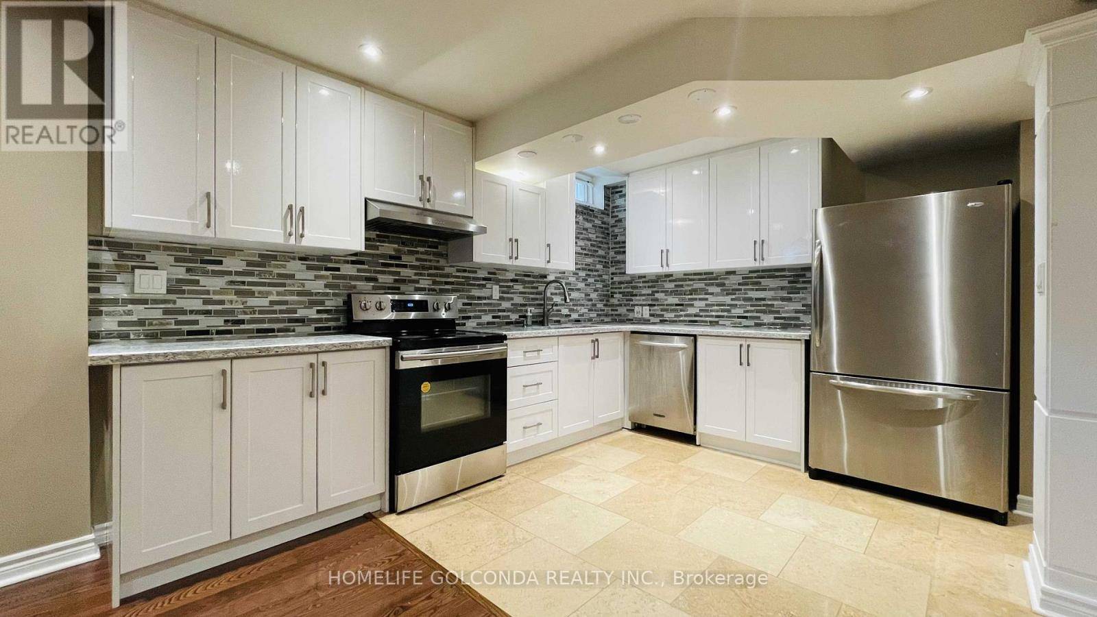 Richmond Hill (oak Ridges), ON L4E3L1,110A Bond CRES #Lower