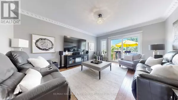 Newmarket (woodland Hill), ON L3X3B8,112 ALFRED SMITH WAY