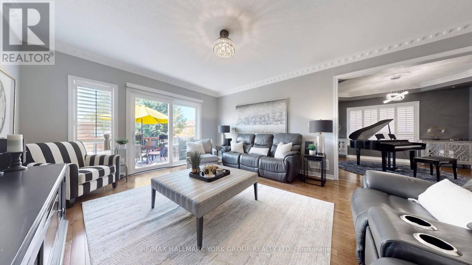 Newmarket (woodland Hill), ON L3X3B8,112 ALFRED SMITH WAY