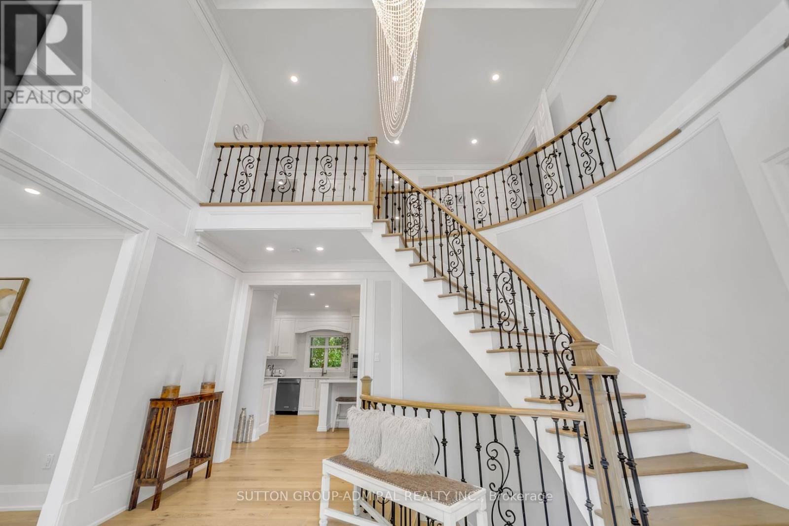 Richmond Hill (south Richvale), ON L4C6T3,49 PEARSON AVENUE
