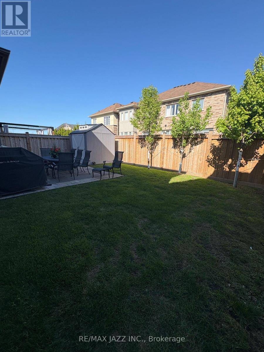 East Gwillimbury (queensville), ON L9N0Y9,208 FREDERICK PEARSON STREET