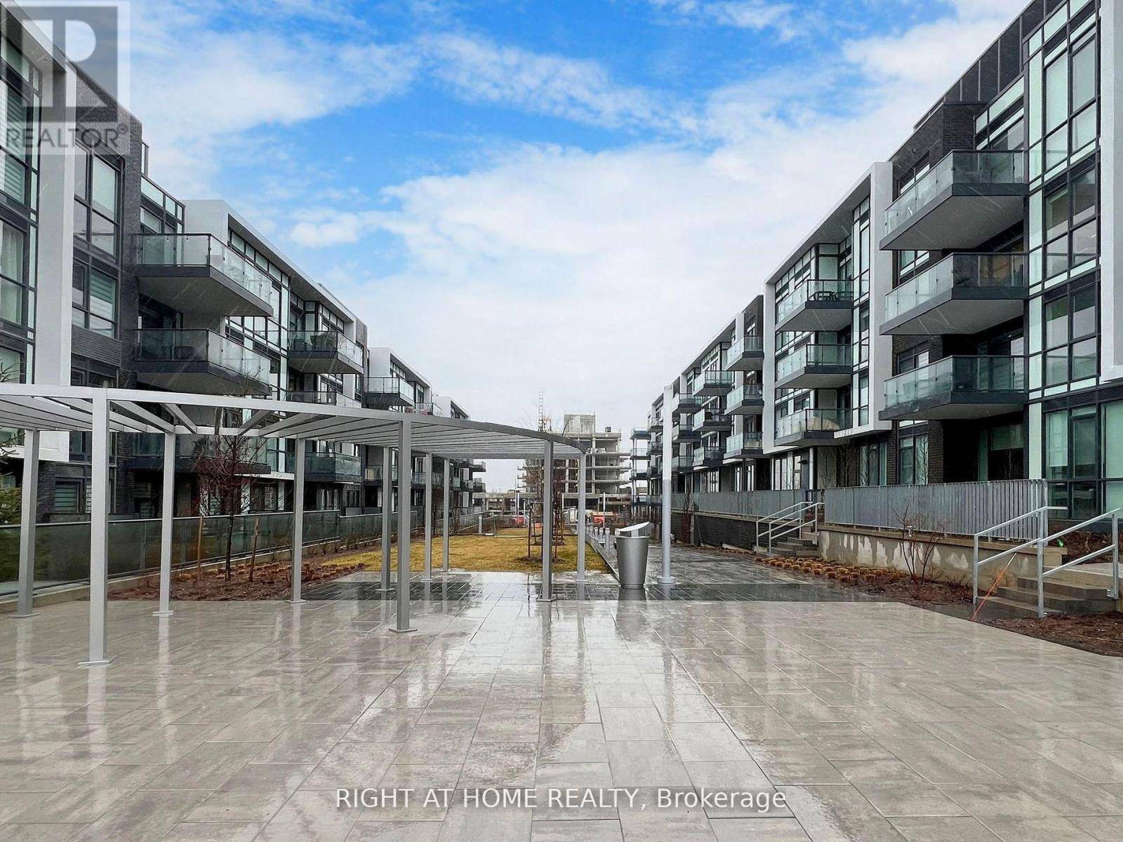 Innisfil, ON L9S0R5,415 Sea Ray AVE #224