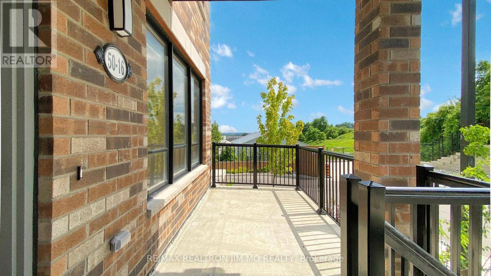 Bradford West Gwillimbury (bradford), ON L3Z4M4,50 Baynes WAY #16