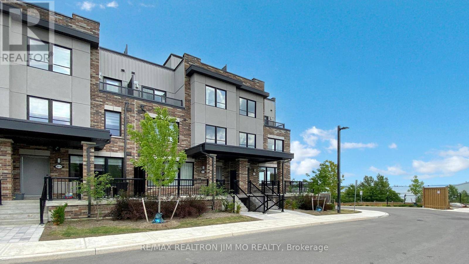 Bradford West Gwillimbury (bradford), ON L3Z4M4,50 Baynes WAY #16