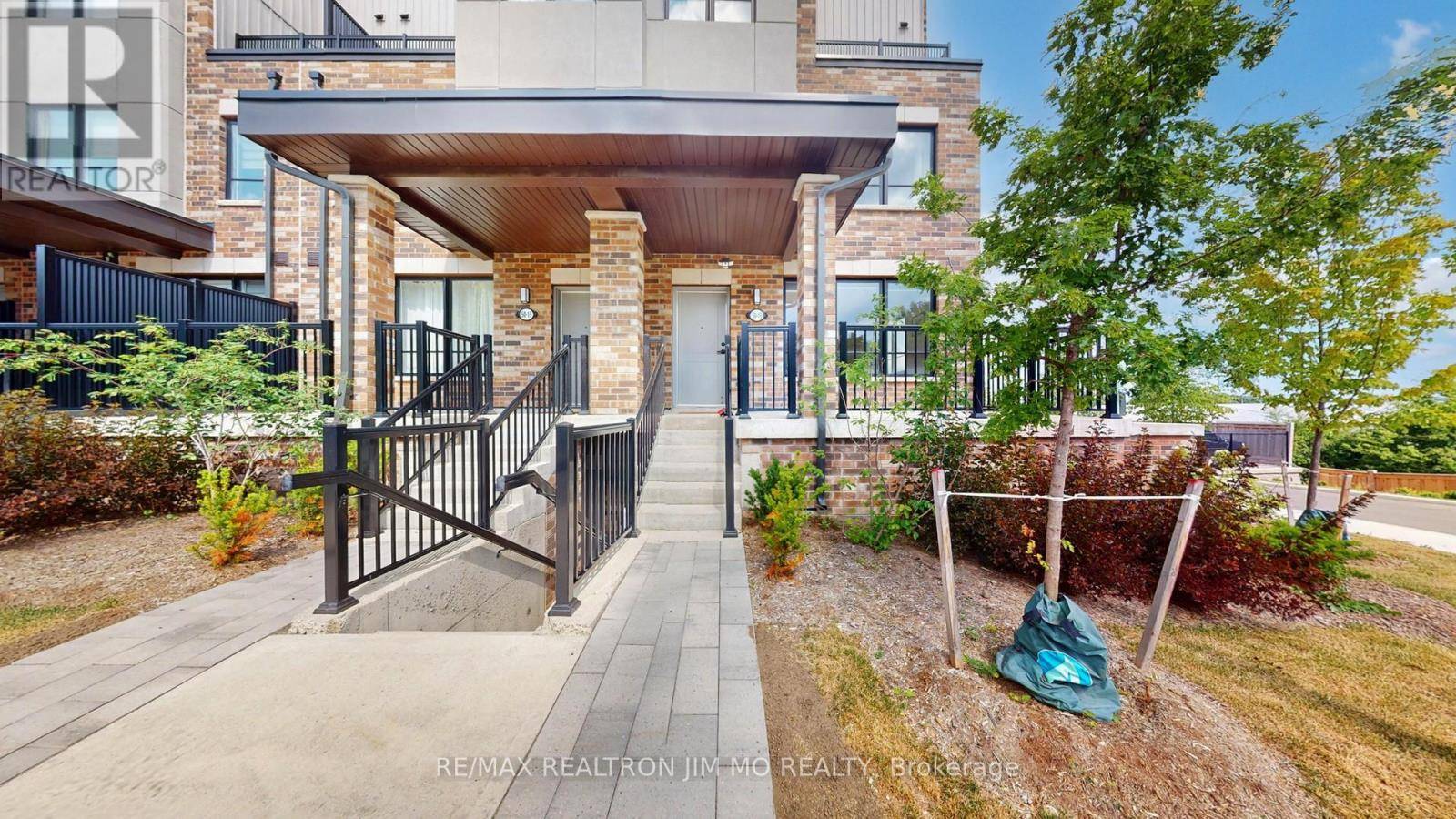 Bradford West Gwillimbury (bradford), ON L3Z4M4,50 Baynes WAY #16