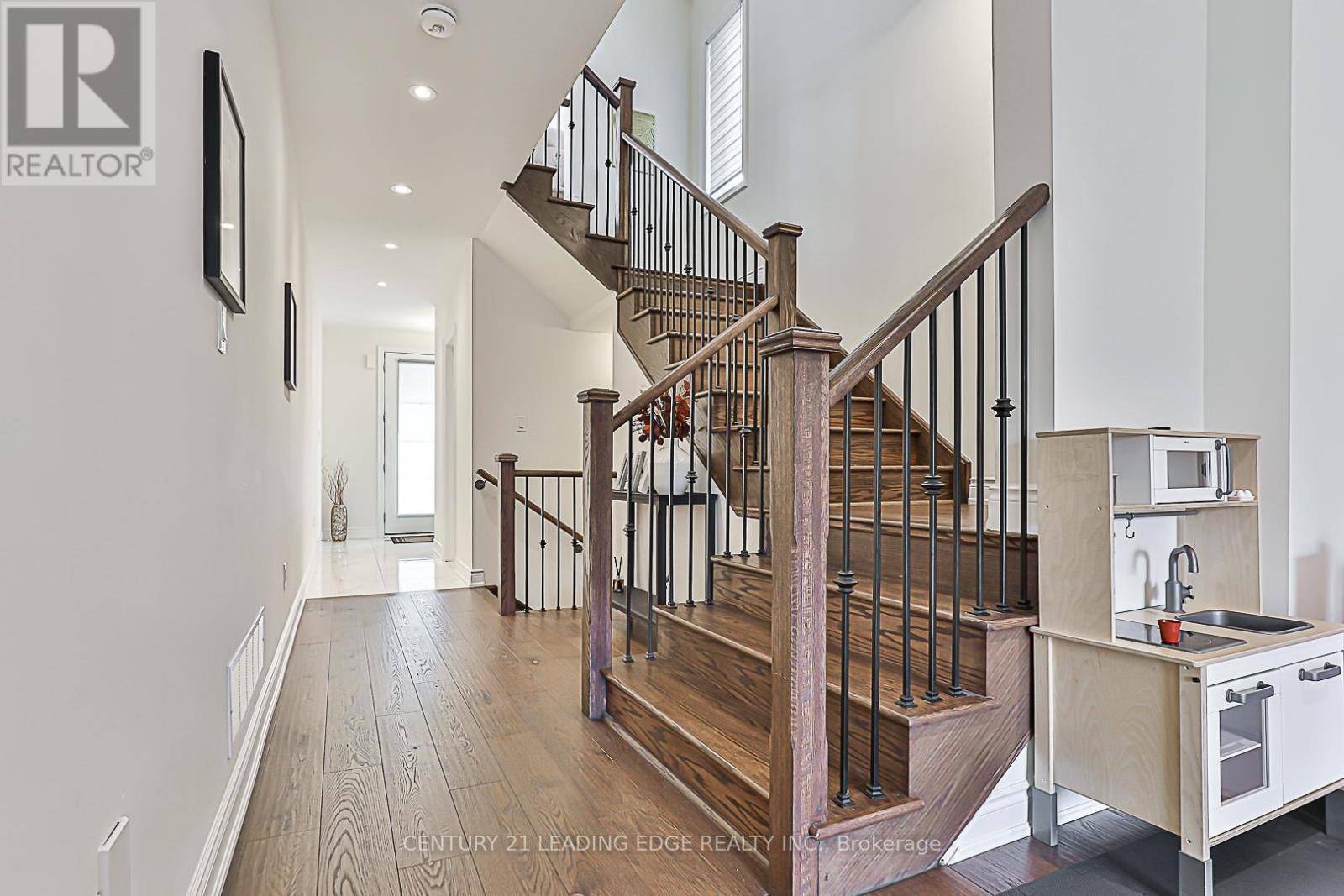 Newmarket (summerhill Estates), ON L3X0M5,541 NEW ENGLAND COURT