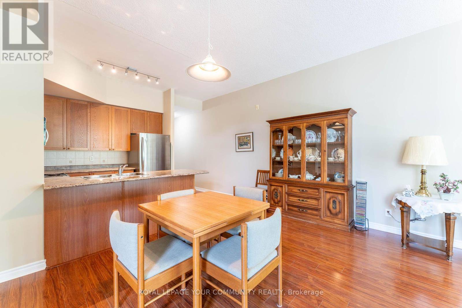 Richmond Hill (devonsleigh), ON L4C0S7,11121 Yonge ST #110